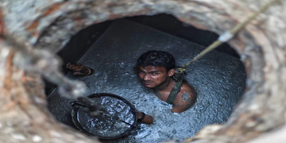 NHRC takes suo motu cognisance of reported manual scavenging in Mumbai's stormwater drain cleaning NHRC takes suo motu cognisance of reported manual scavenging in Mumbai's stormwater drain cleaning